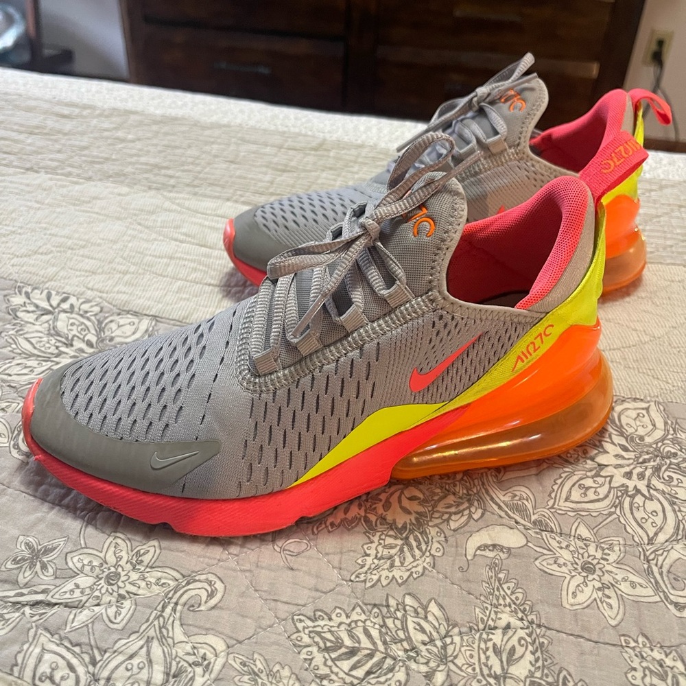 Woman’s Nike airmax 270 - Picture 5 of 6